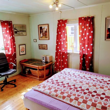 Summer Bedroom, Outside Toilet, Shower, Kitchen. 120 M From Sandbach. Bräcke Esterno foto
